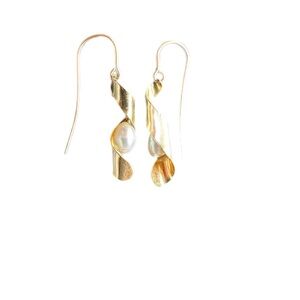 Elegant Gold and Pearl Earrings